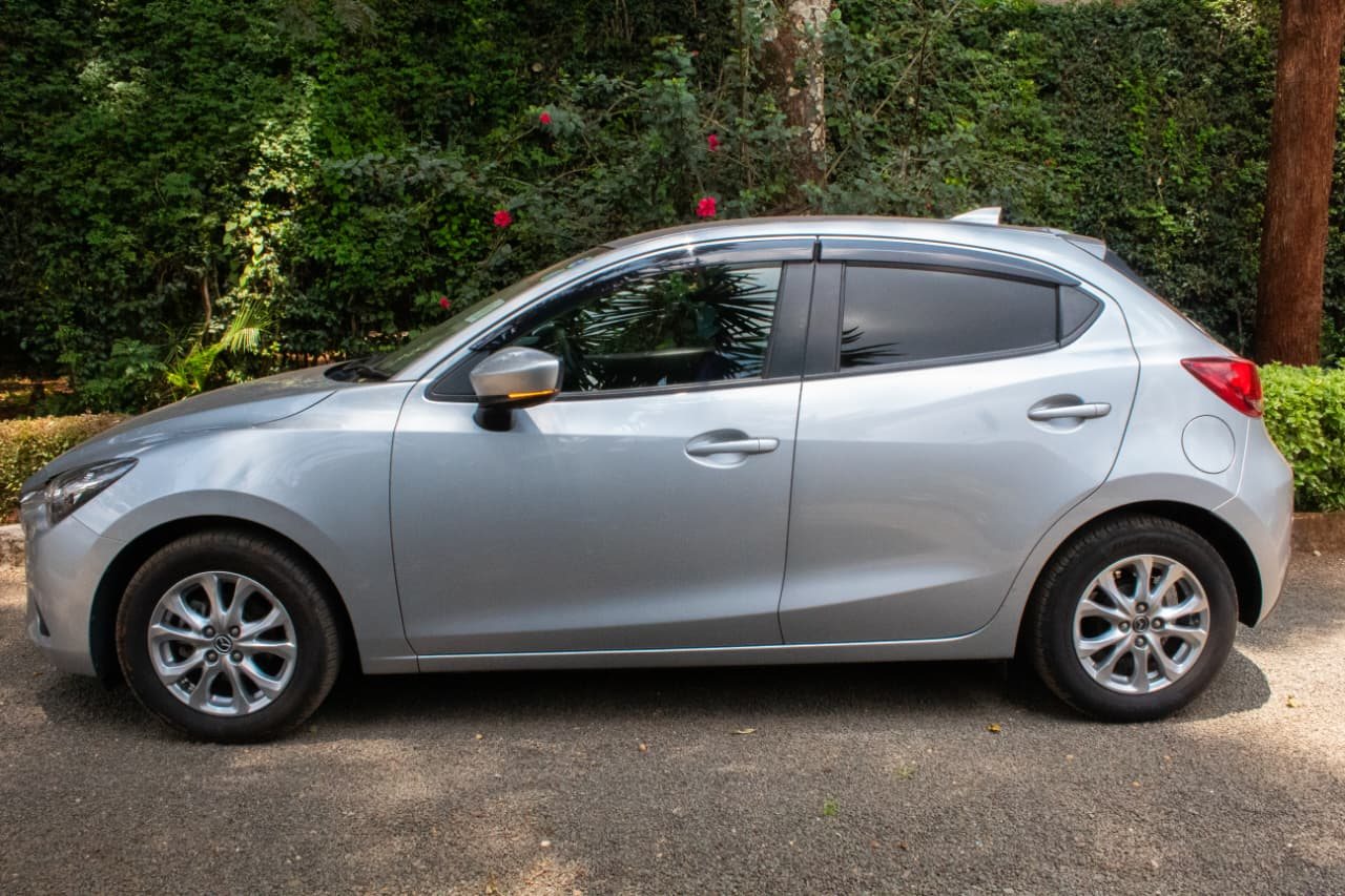 Vehicle photo thumbnail 7