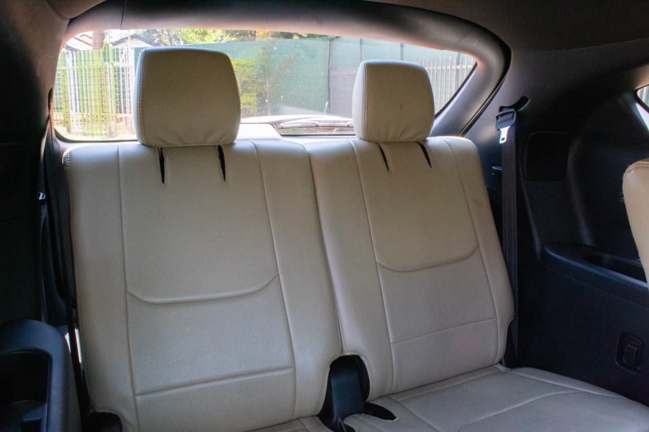 Vehicle photo thumbnail 9