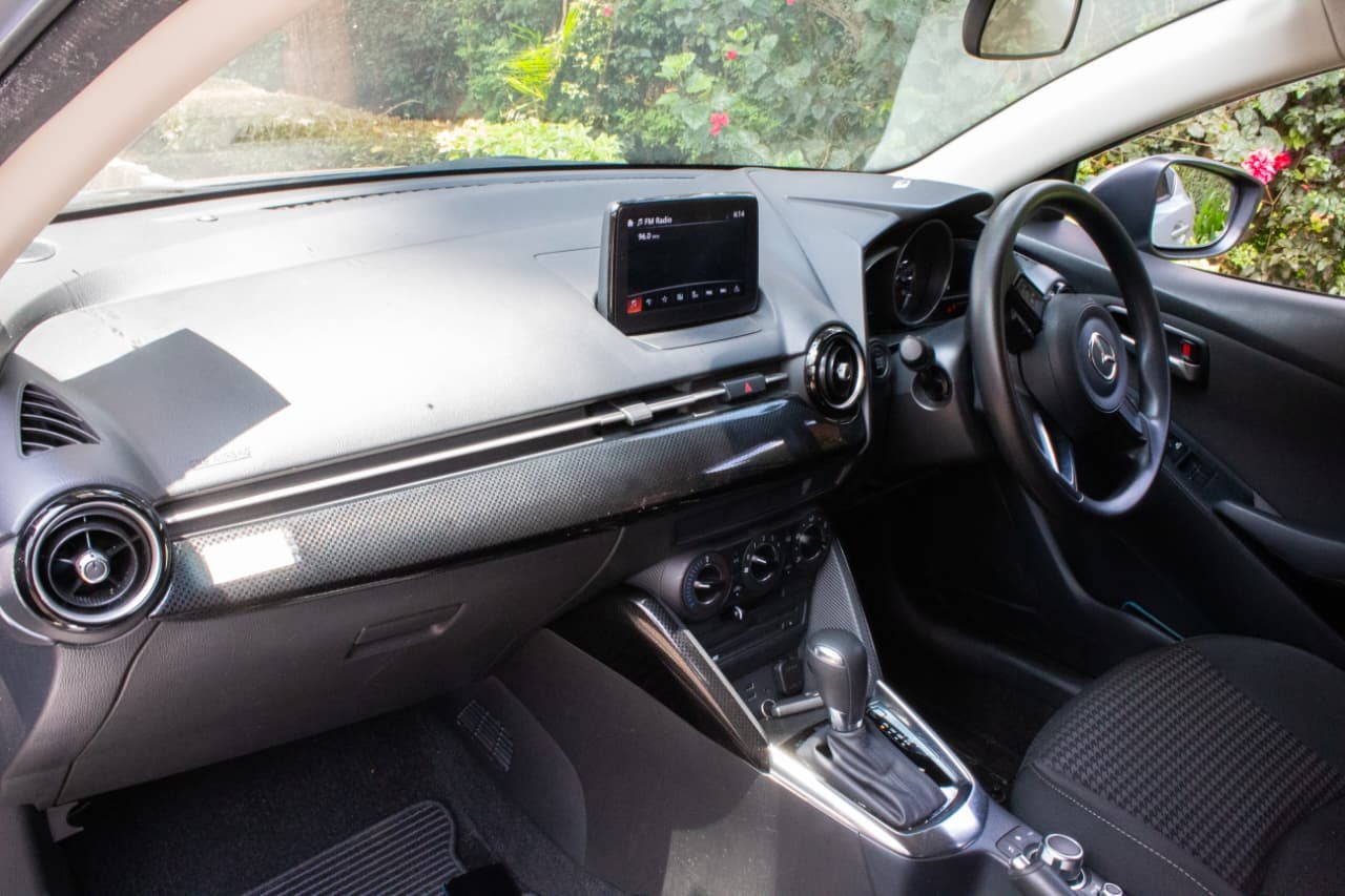 Vehicle photo thumbnail 4