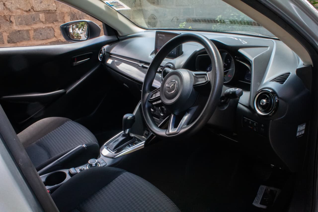 Vehicle photo thumbnail 2