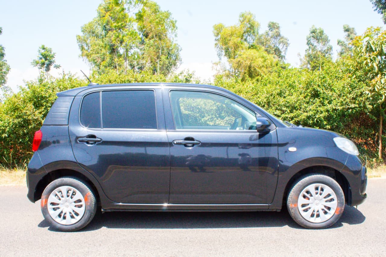 Vehicle photo thumbnail 9