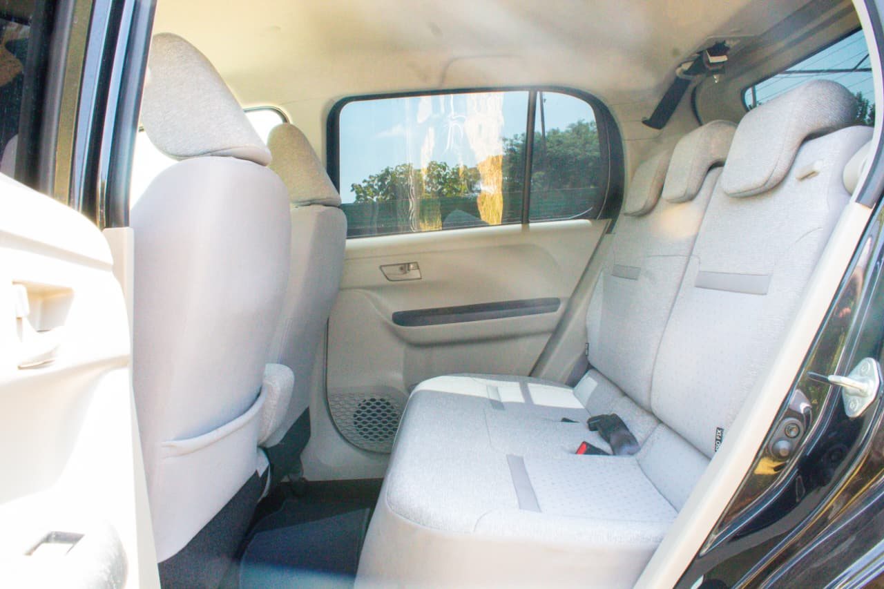 Vehicle photo thumbnail 5