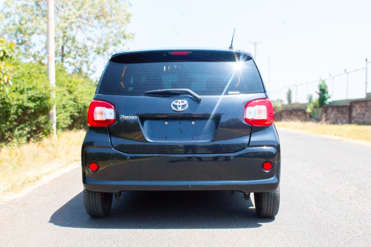 Vehicle photo thumbnail 11