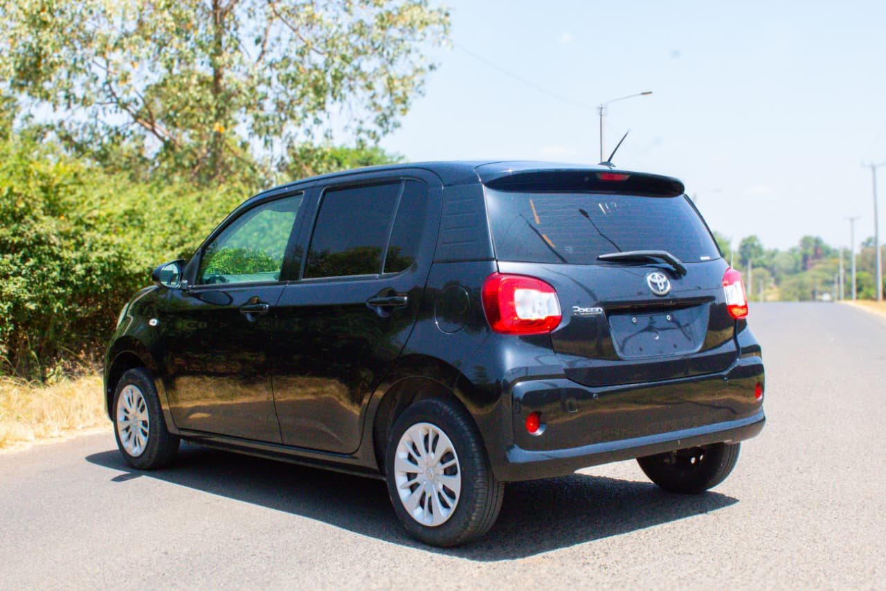 Vehicle photo thumbnail 12