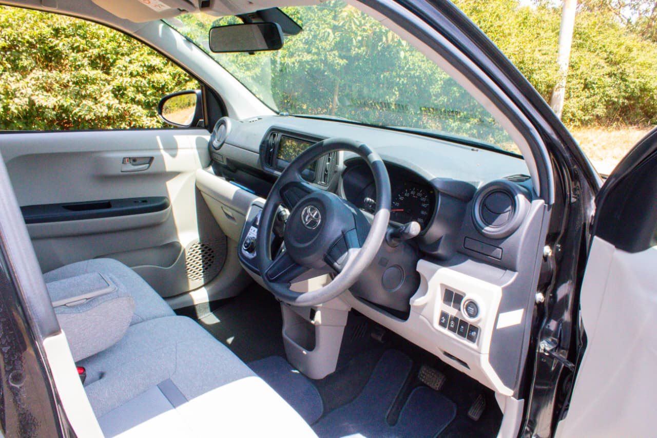 Vehicle photo thumbnail 3