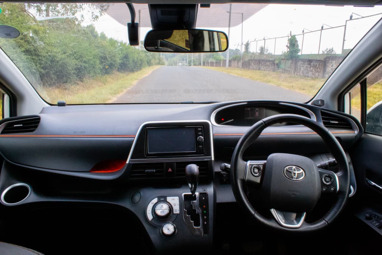 Vehicle photo thumbnail 2