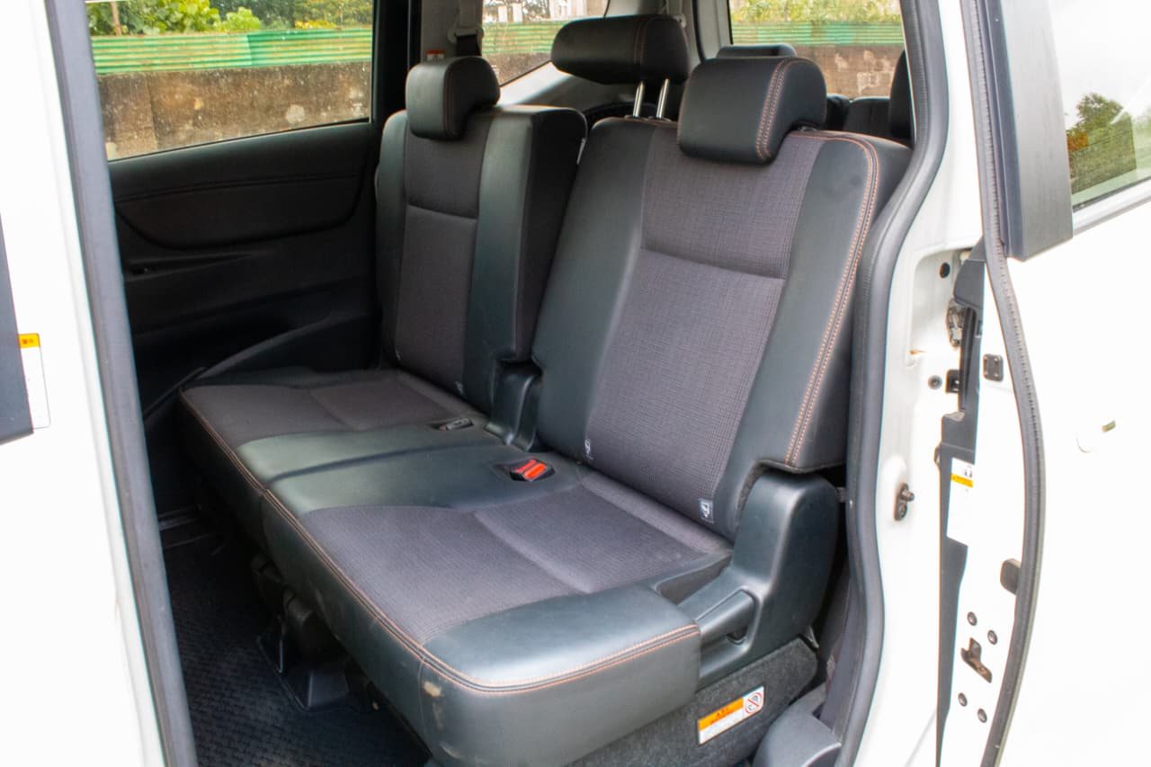 Vehicle photo thumbnail 6