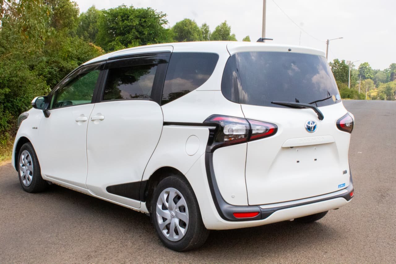 Vehicle photo thumbnail 10