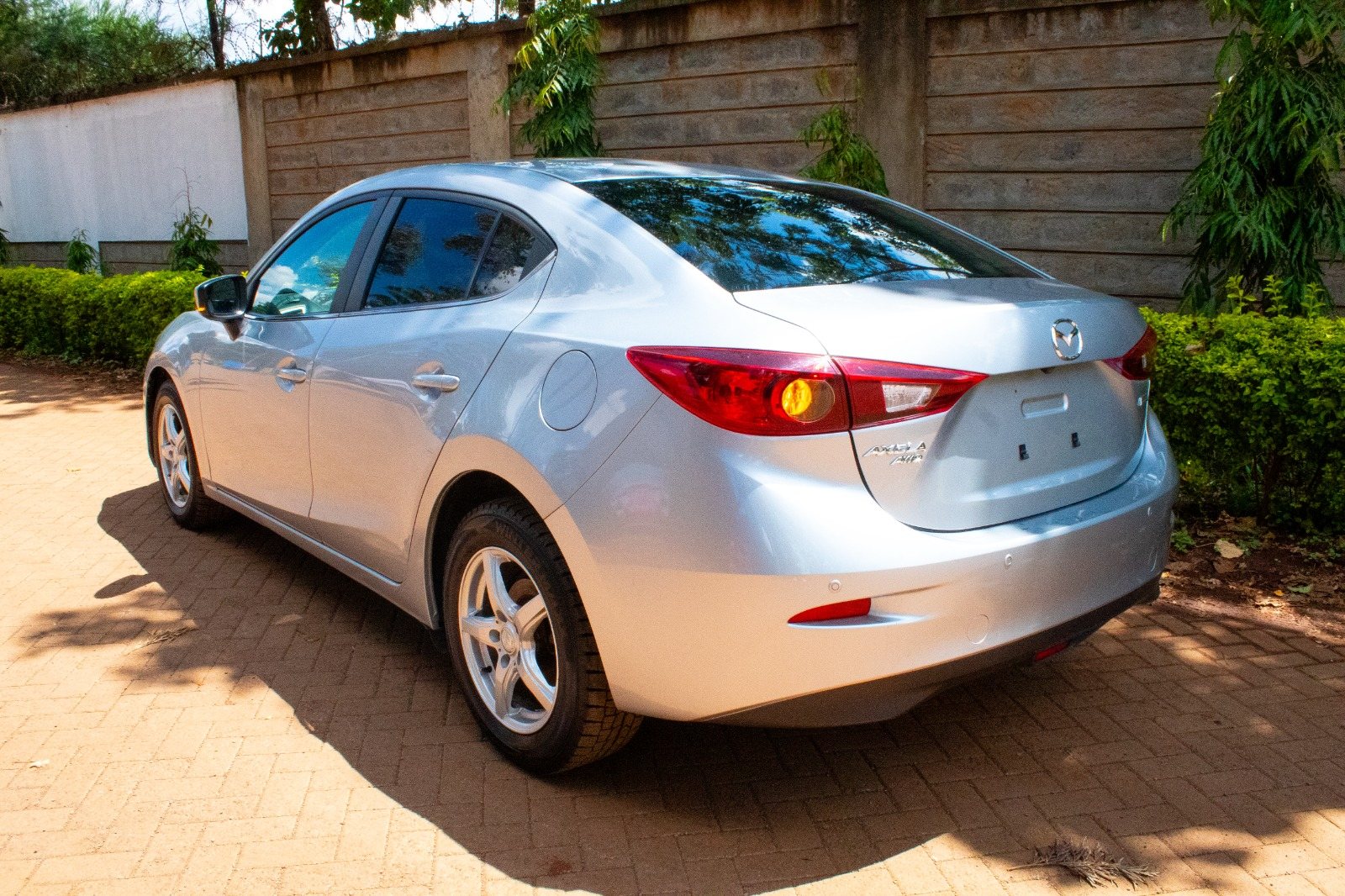 Vehicle photo thumbnail 10