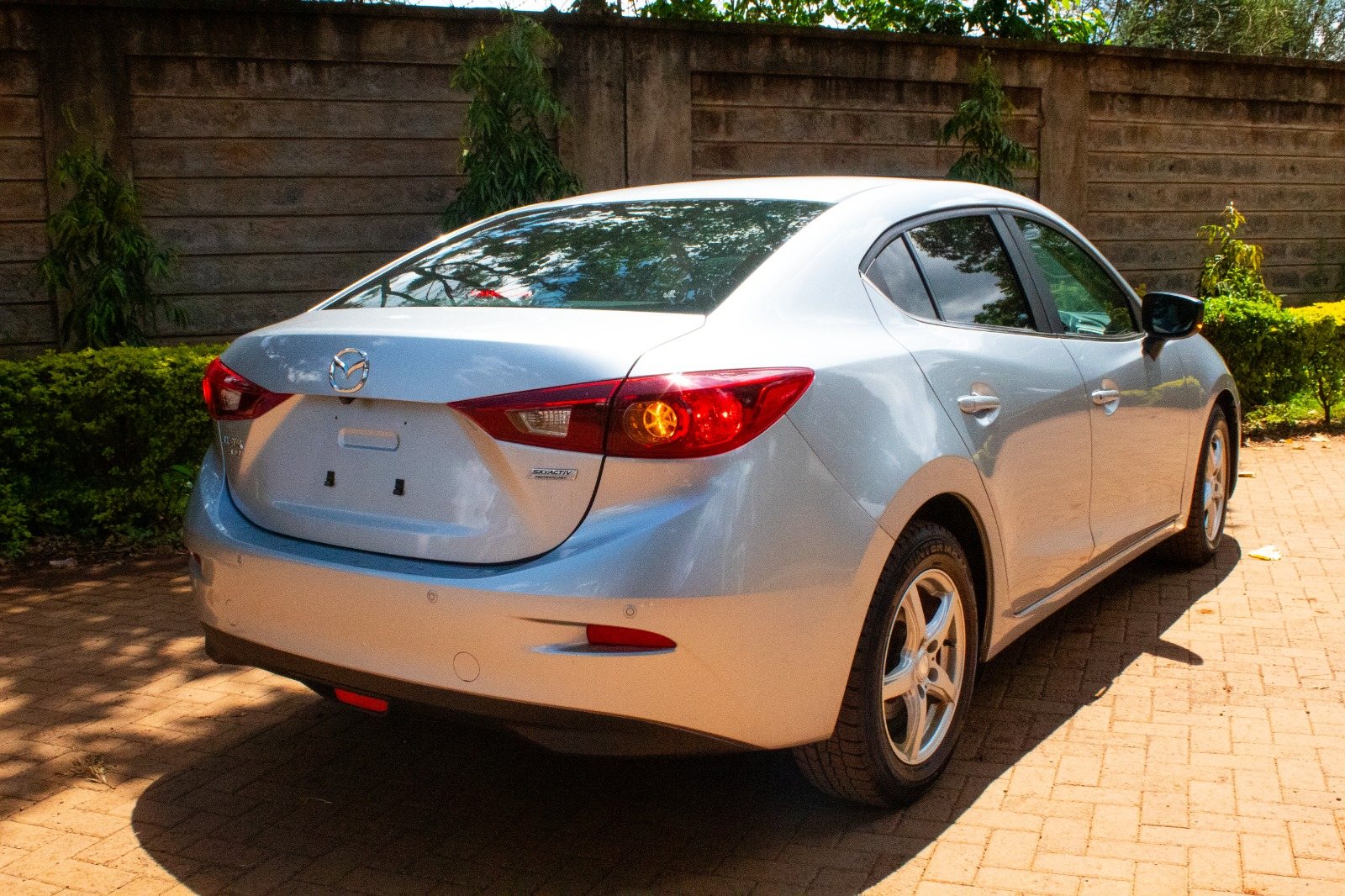 Vehicle photo thumbnail 11