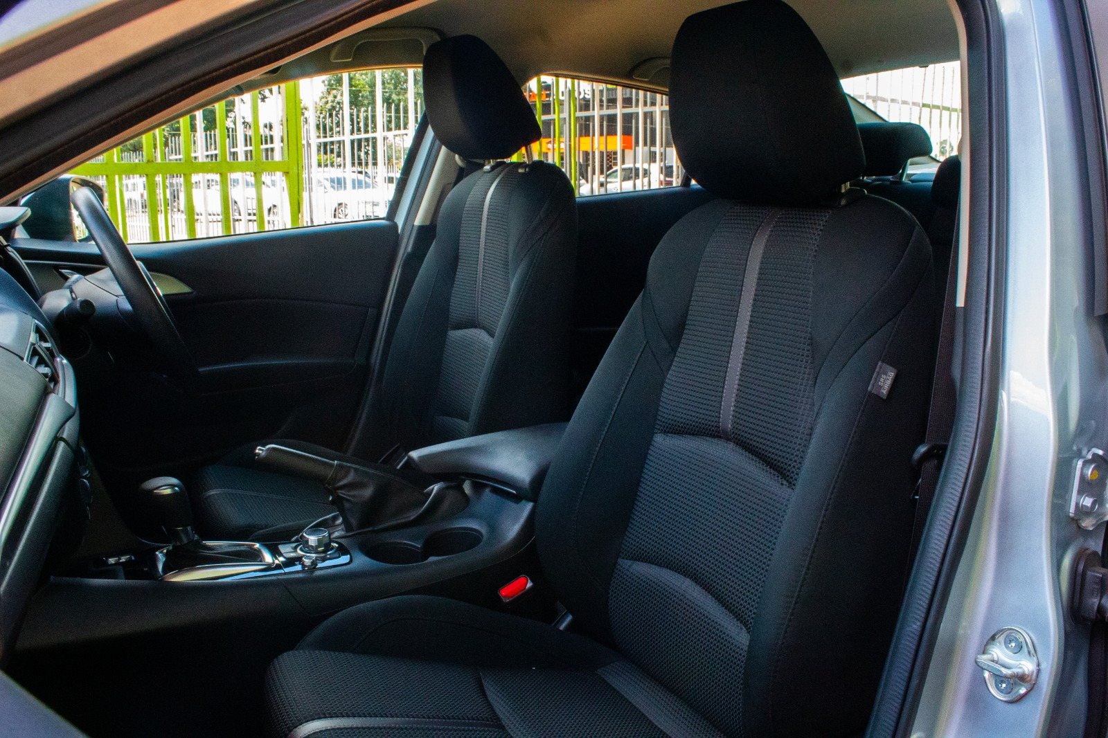 Vehicle photo thumbnail 5