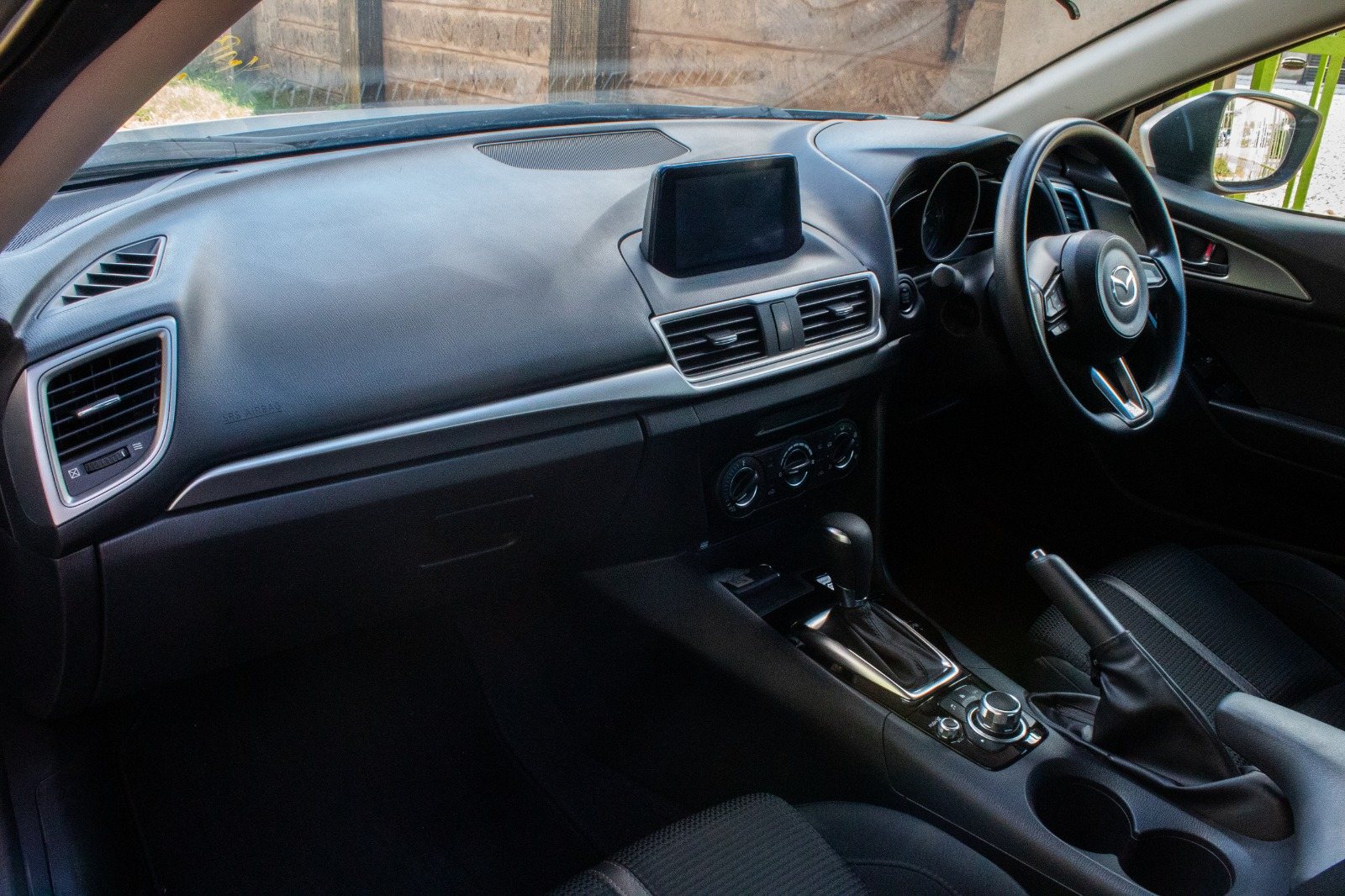 Vehicle photo thumbnail 4