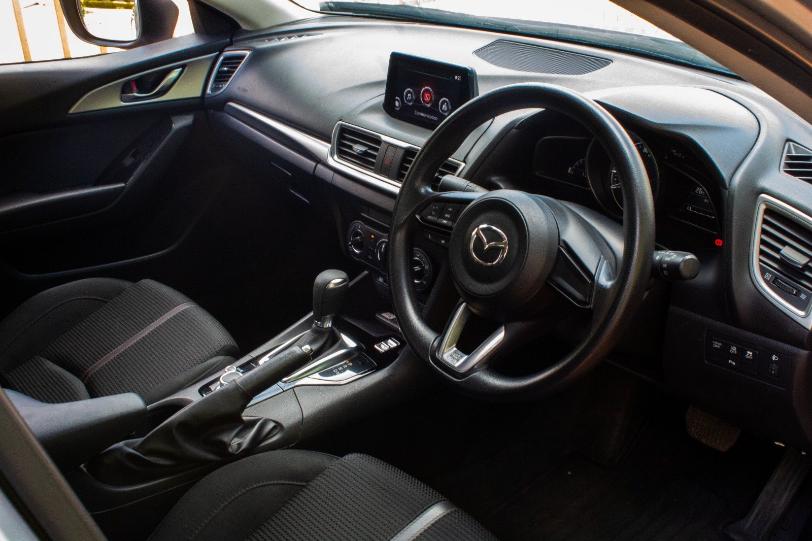 Vehicle photo thumbnail 3