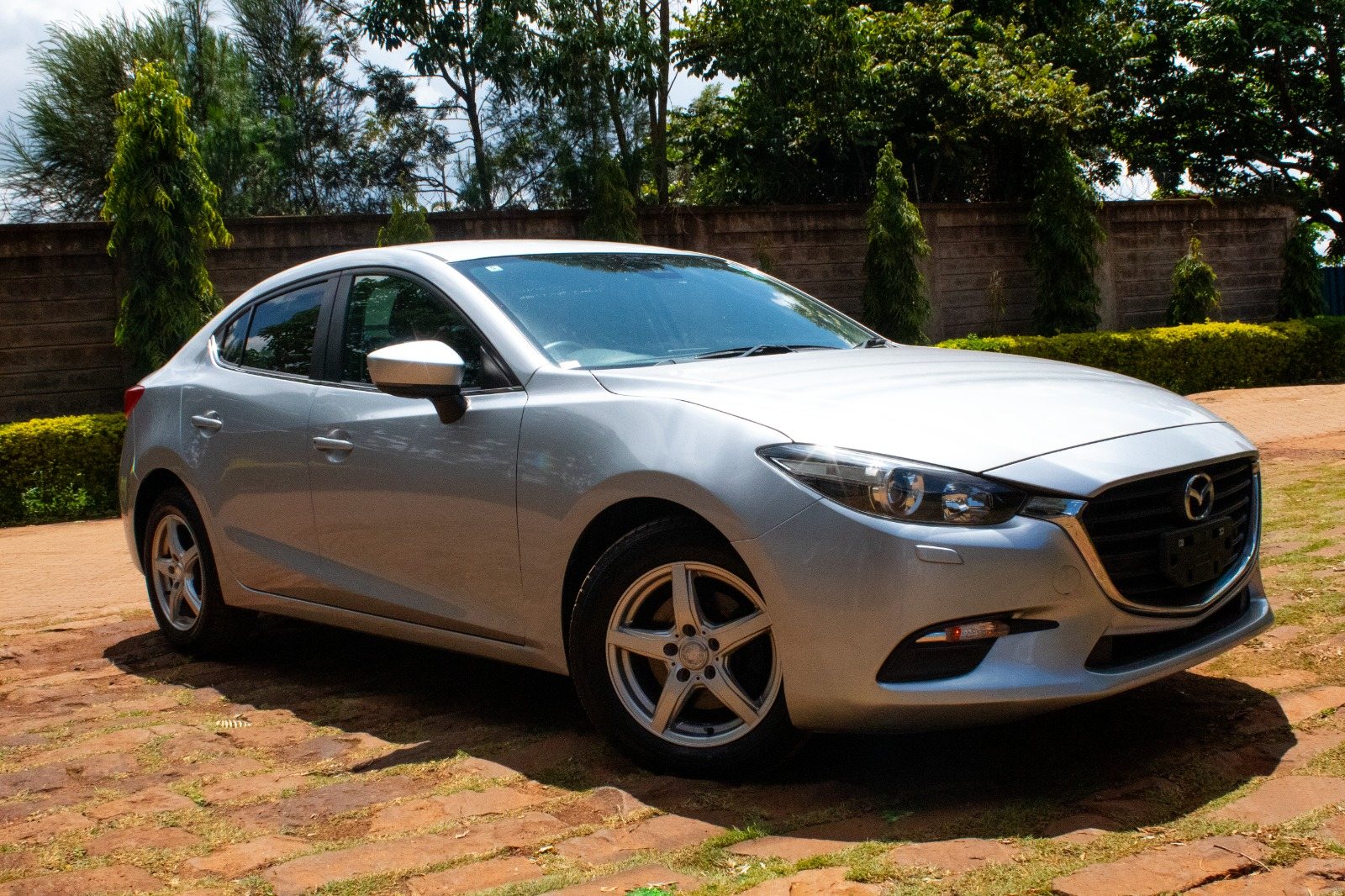 Vehicle photo thumbnail 8