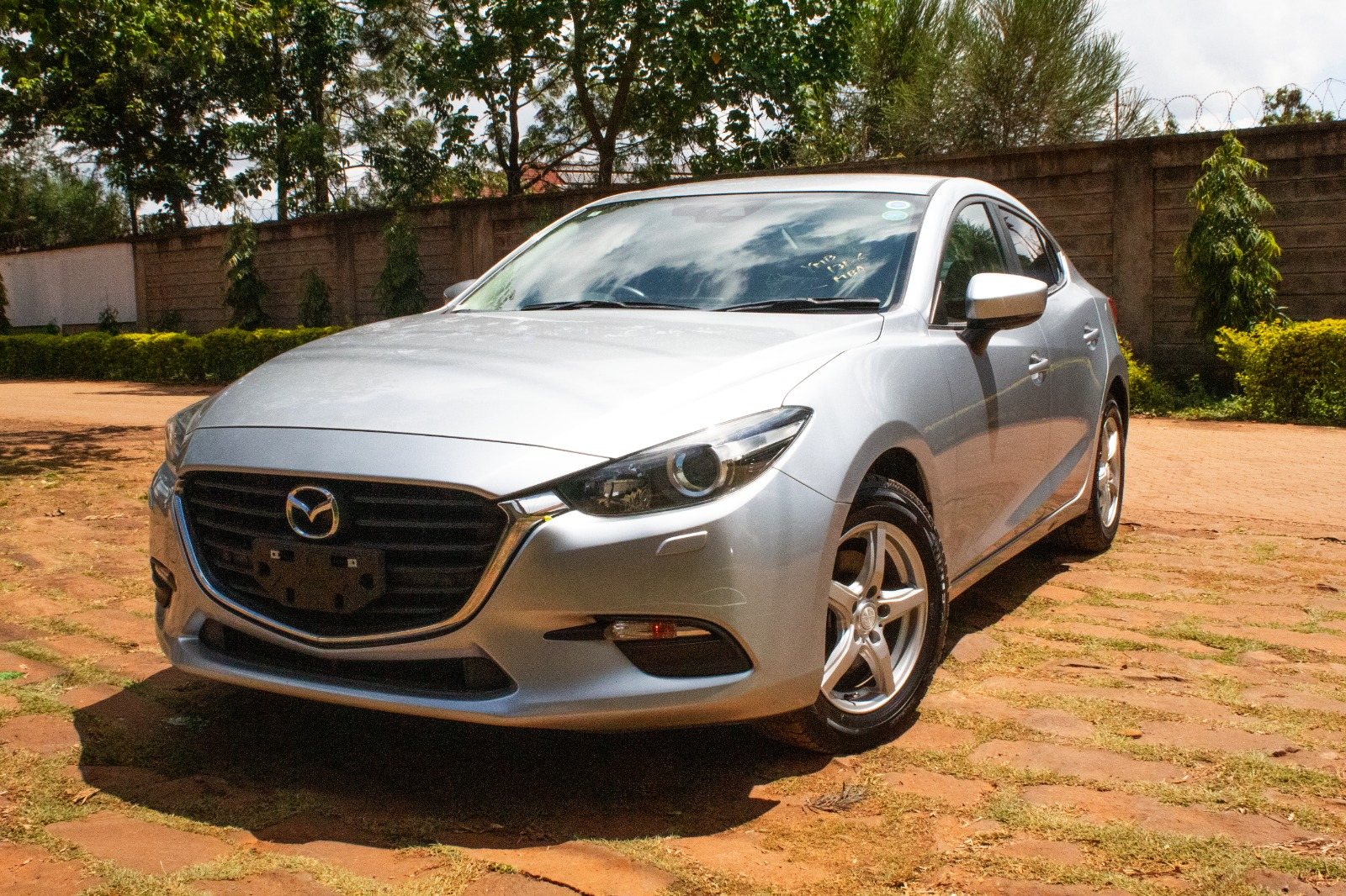 Vehicle photo thumbnail 9