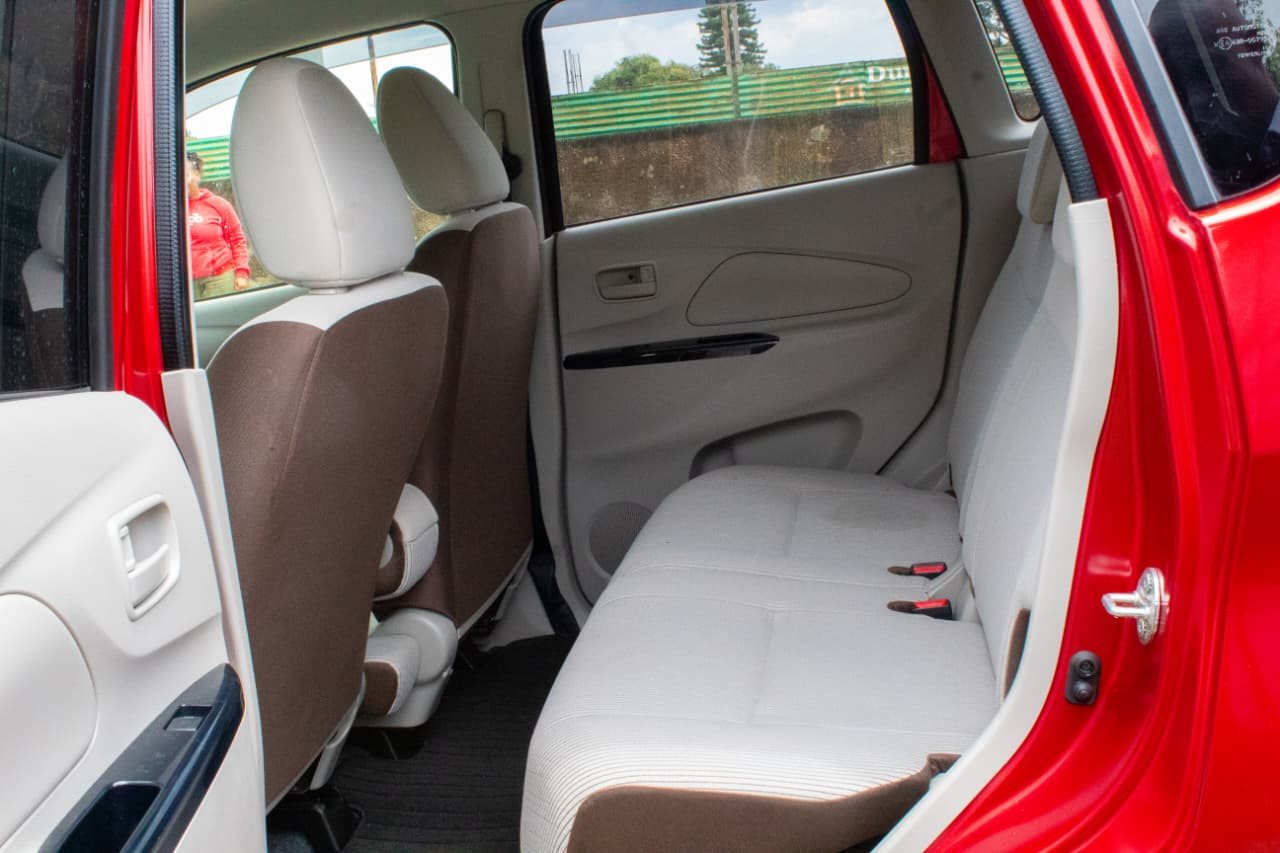 Vehicle photo thumbnail 6