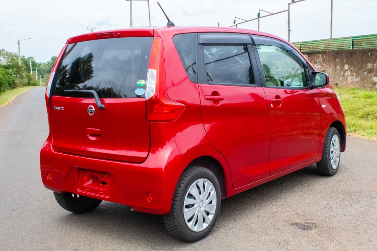 Vehicle photo thumbnail 11