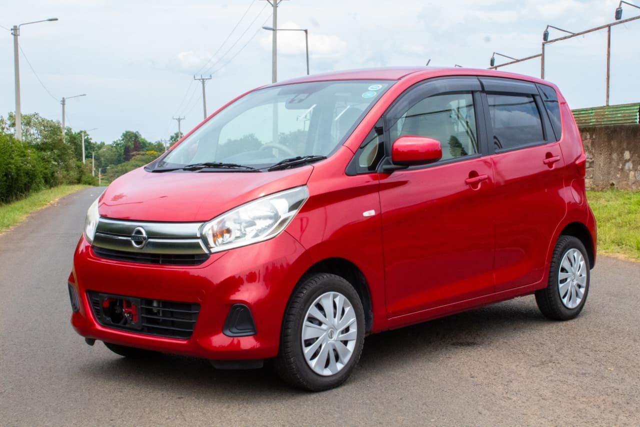 Vehicle photo thumbnail 8