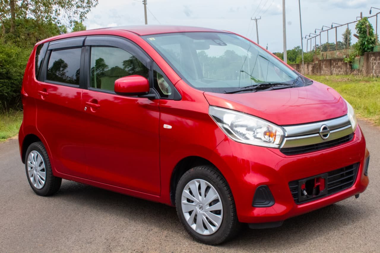 Vehicle photo thumbnail 9