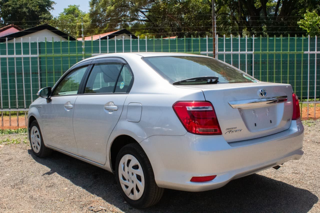 Vehicle photo thumbnail 10