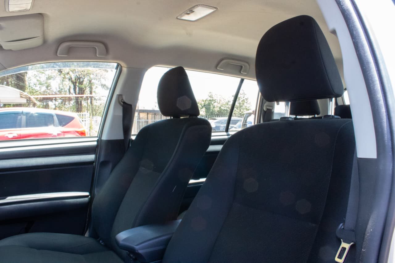 Vehicle photo thumbnail 8