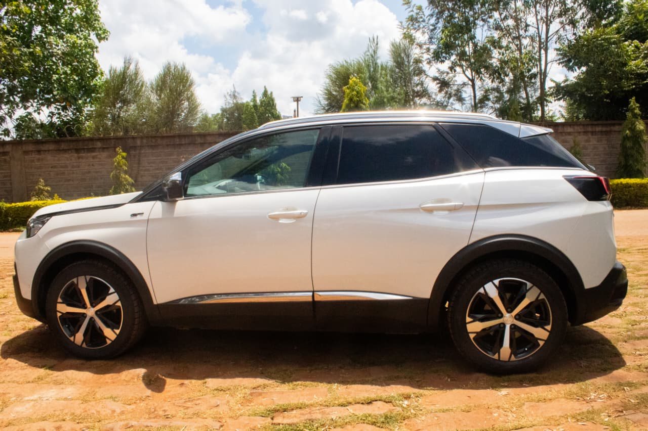 Vehicle photo thumbnail 10