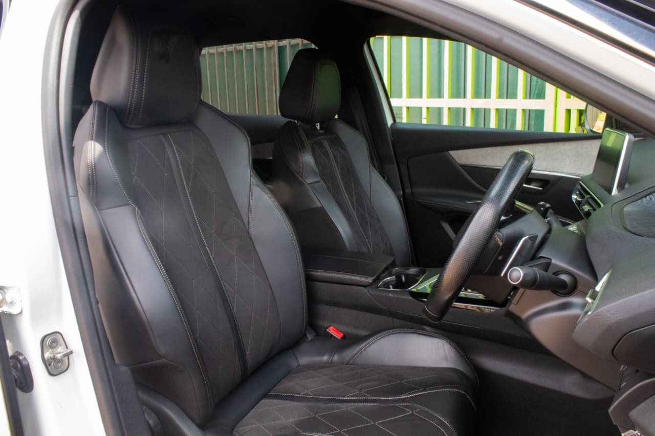 Vehicle photo thumbnail 6