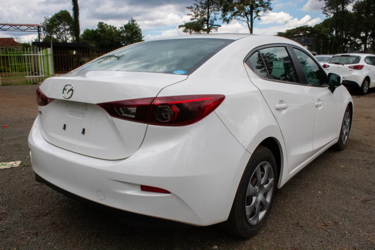 Vehicle photo thumbnail 11