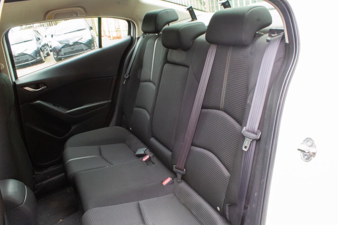 Vehicle photo thumbnail 6