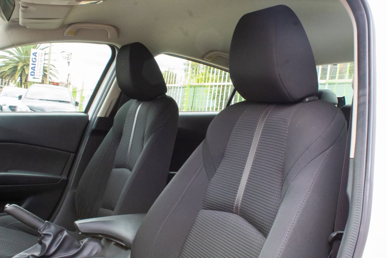 Vehicle photo thumbnail 5