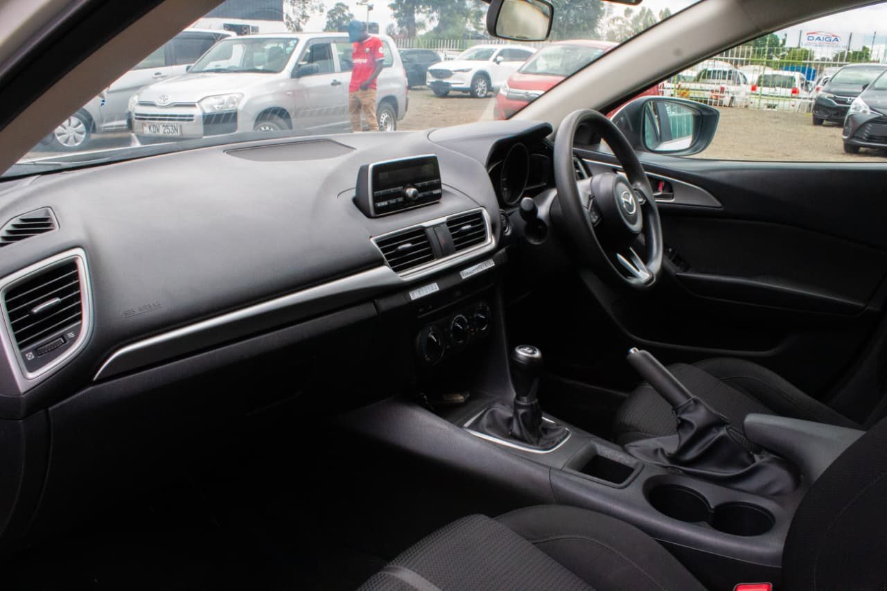 Vehicle photo thumbnail 4