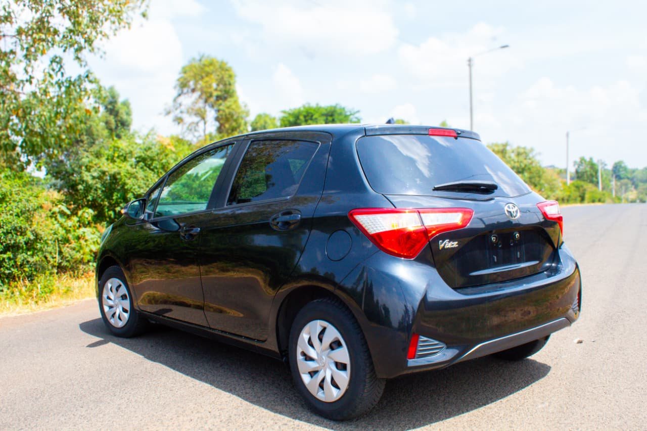 Vehicle photo thumbnail 9