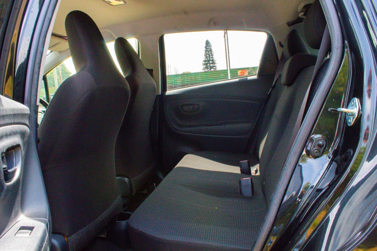 Vehicle photo thumbnail 4