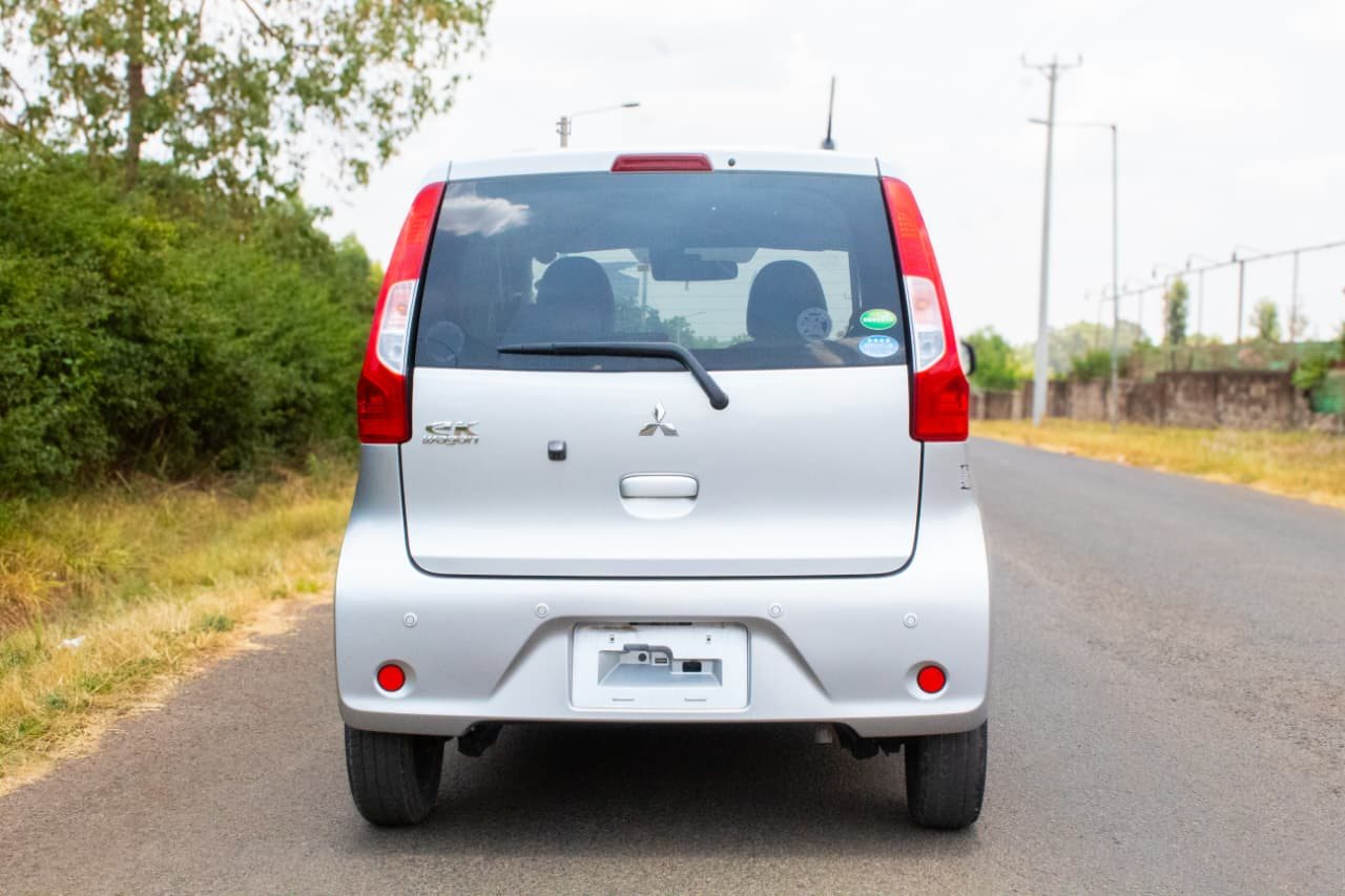 Vehicle photo thumbnail 12