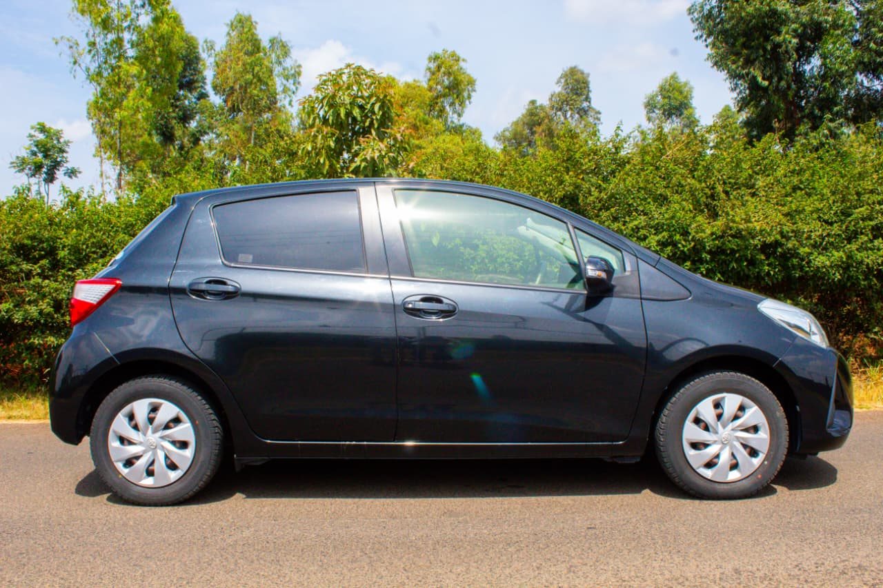 Vehicle photo thumbnail 8