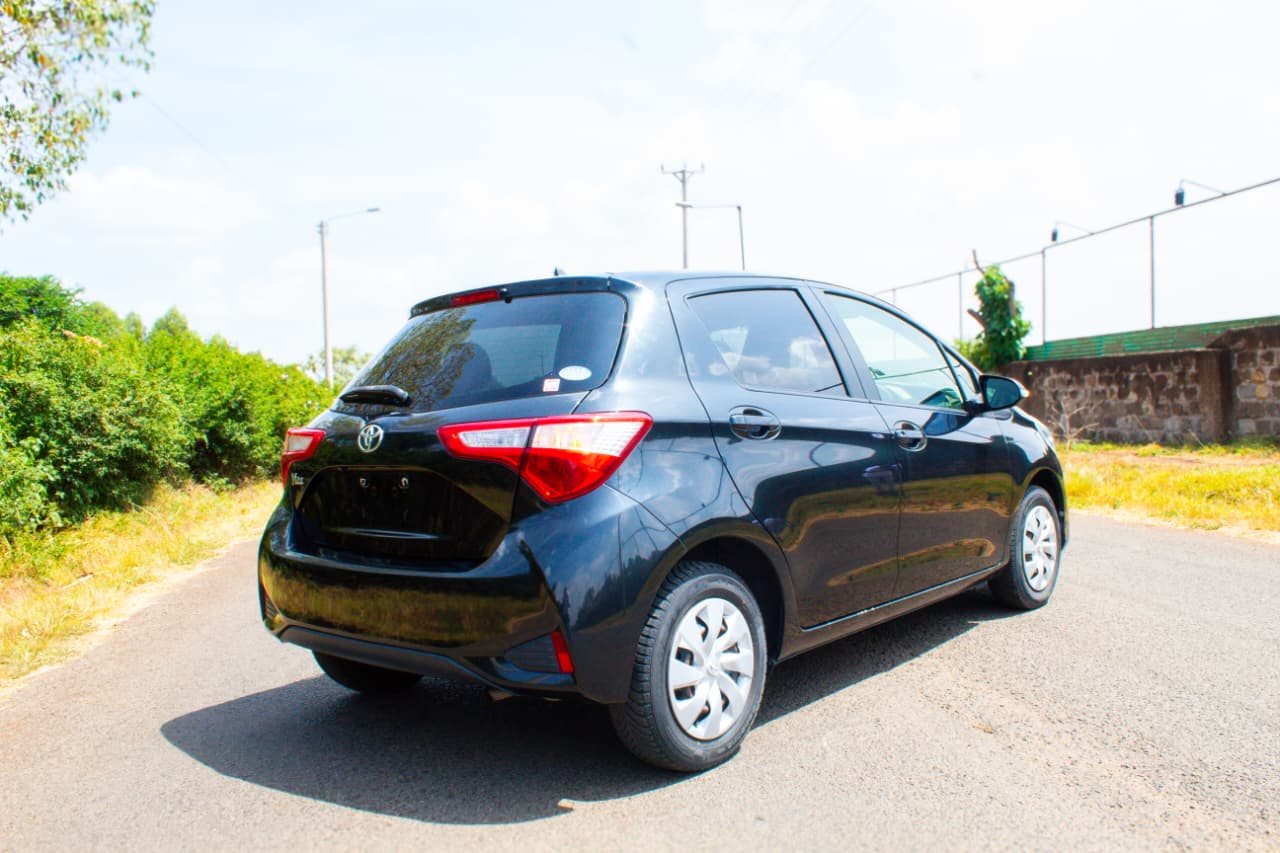 Vehicle photo thumbnail 11