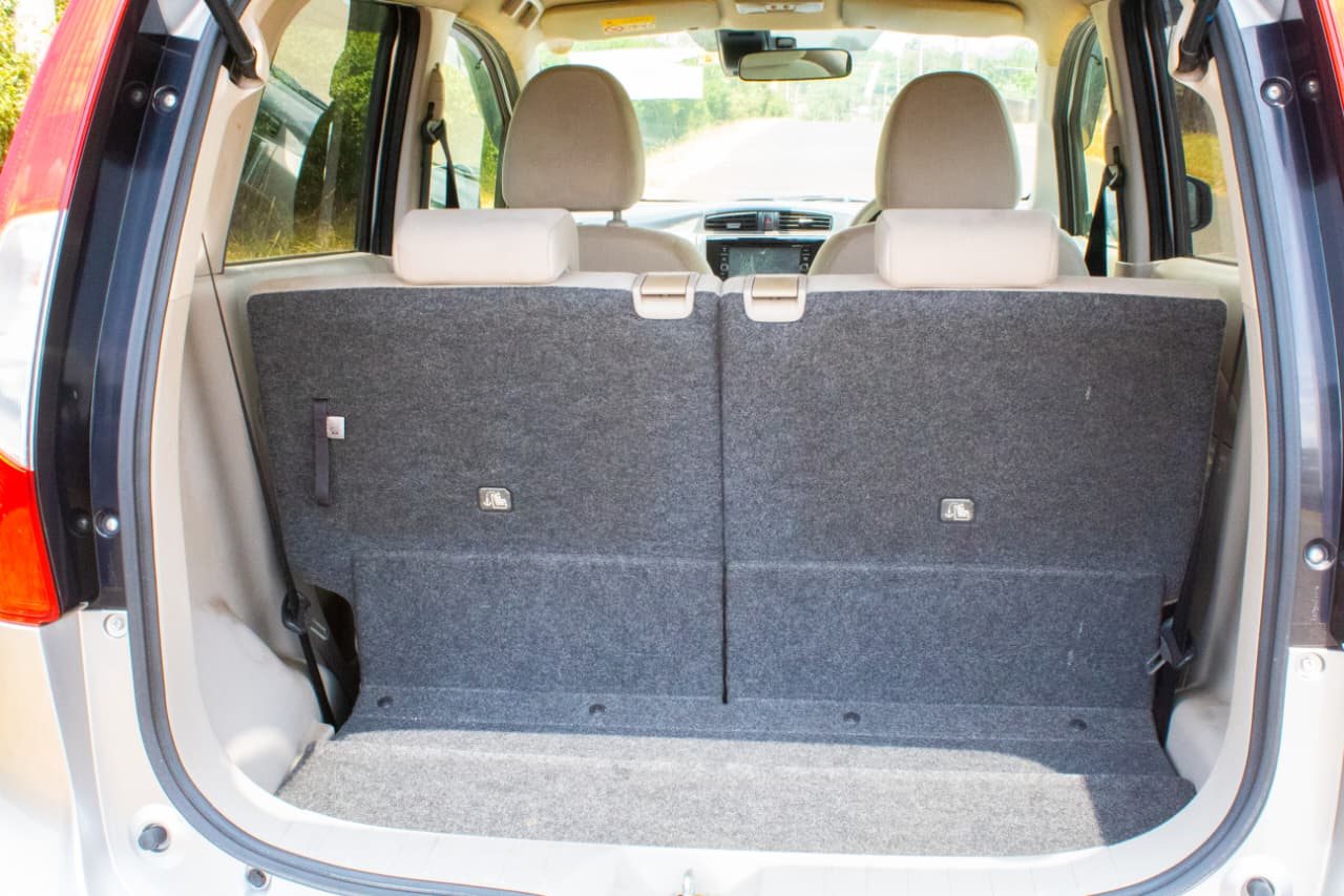 Vehicle photo thumbnail 8