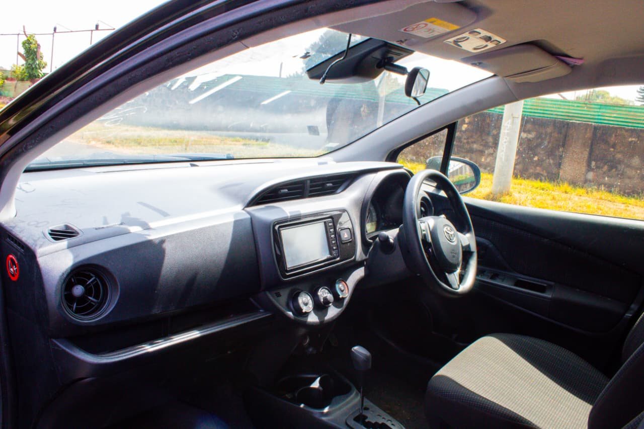 Vehicle photo thumbnail 3