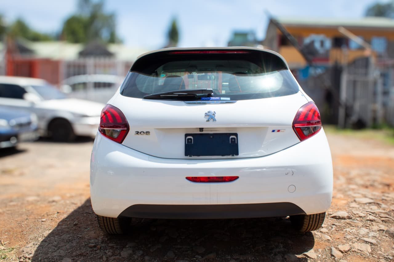 Vehicle photo thumbnail 12