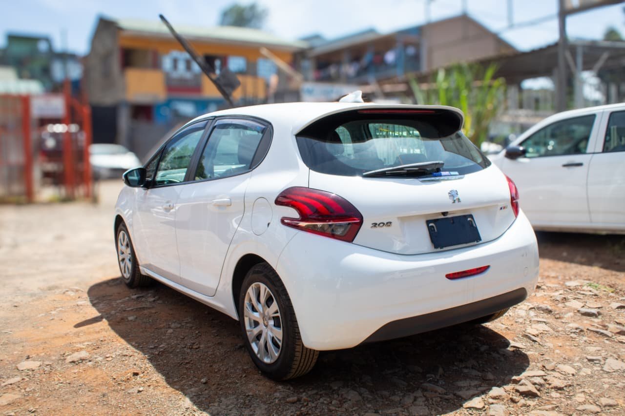 Vehicle photo thumbnail 13