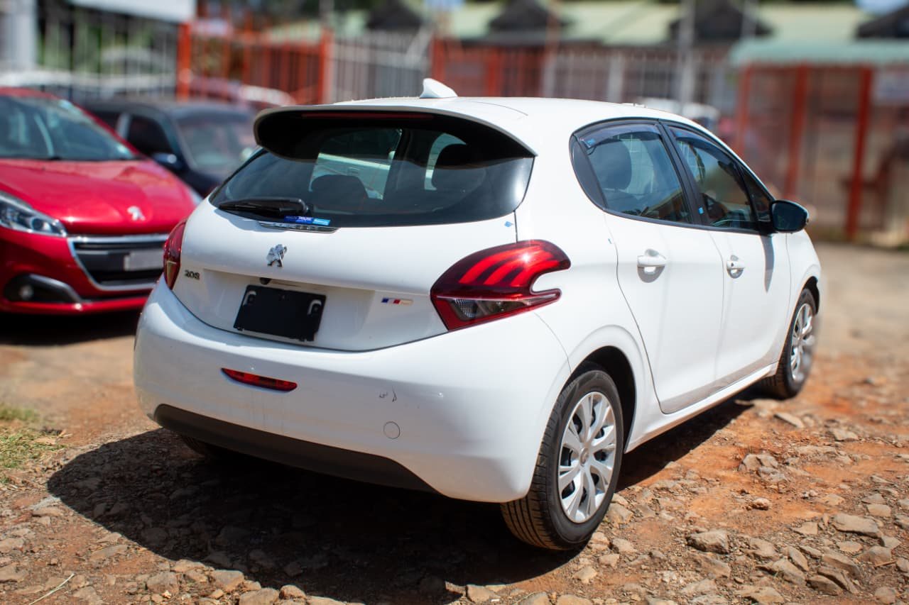 Vehicle photo thumbnail 10