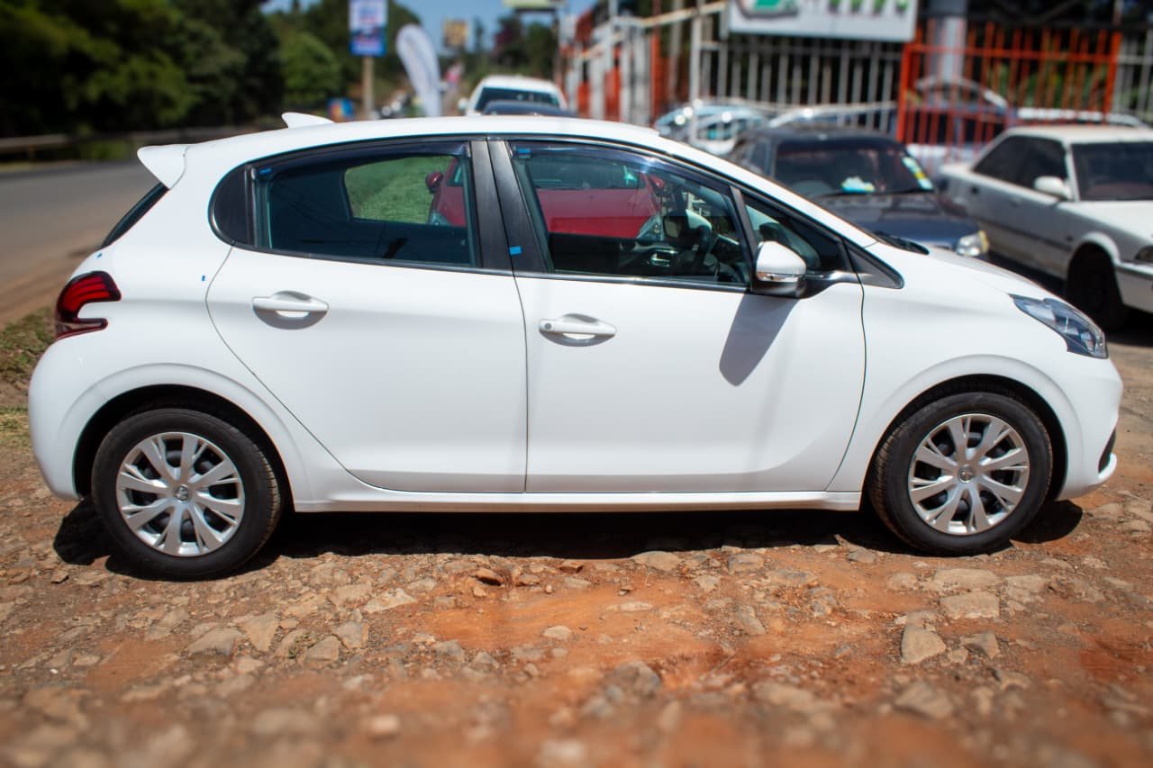 Vehicle photo thumbnail 11