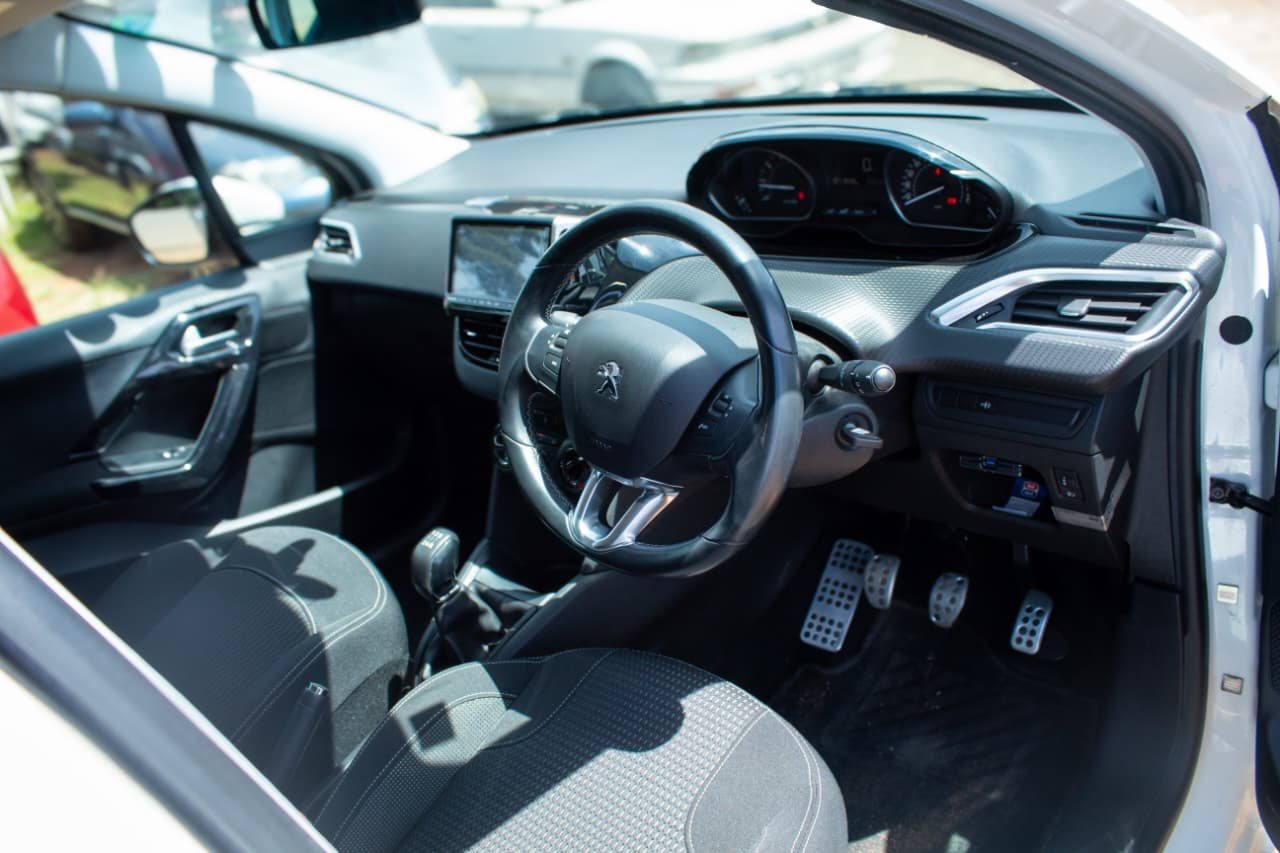 Vehicle photo thumbnail 4