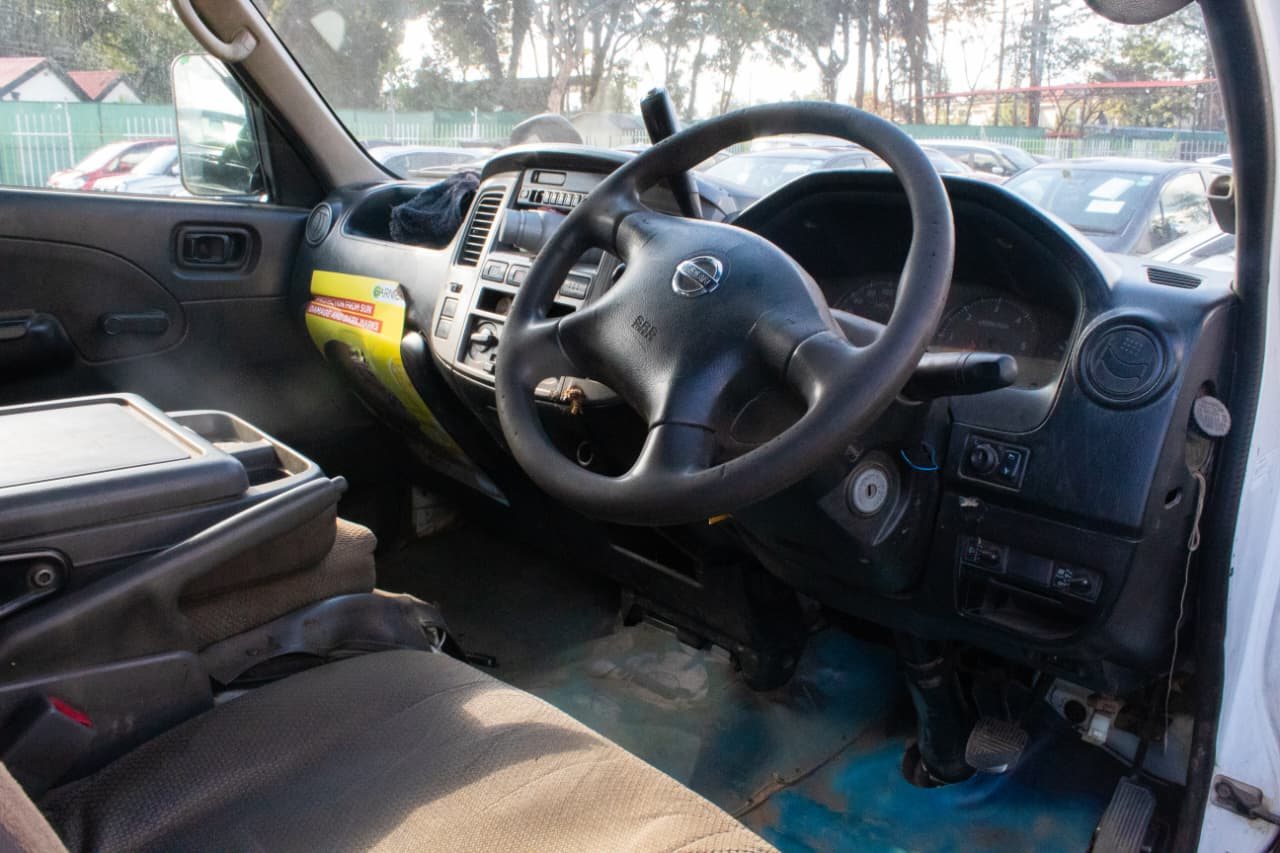 Vehicle photo thumbnail 4