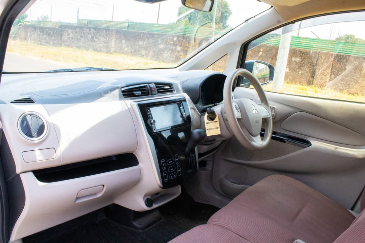 Vehicle photo thumbnail 5