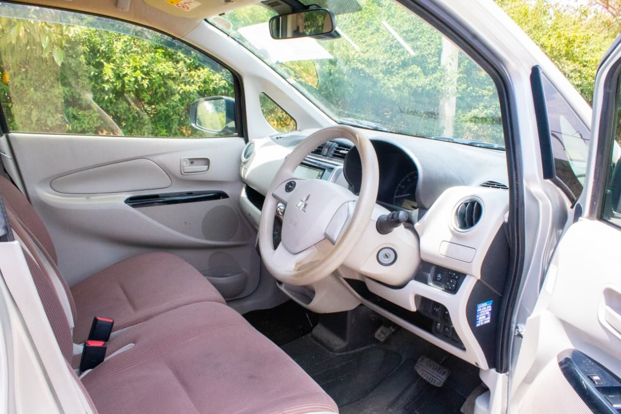 Vehicle photo thumbnail 6