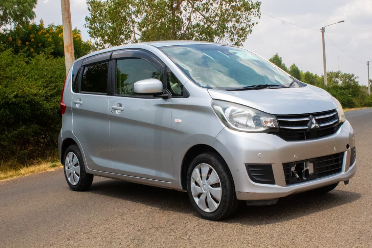 Vehicle photo thumbnail 2