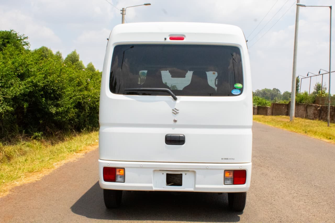 Vehicle photo thumbnail 11