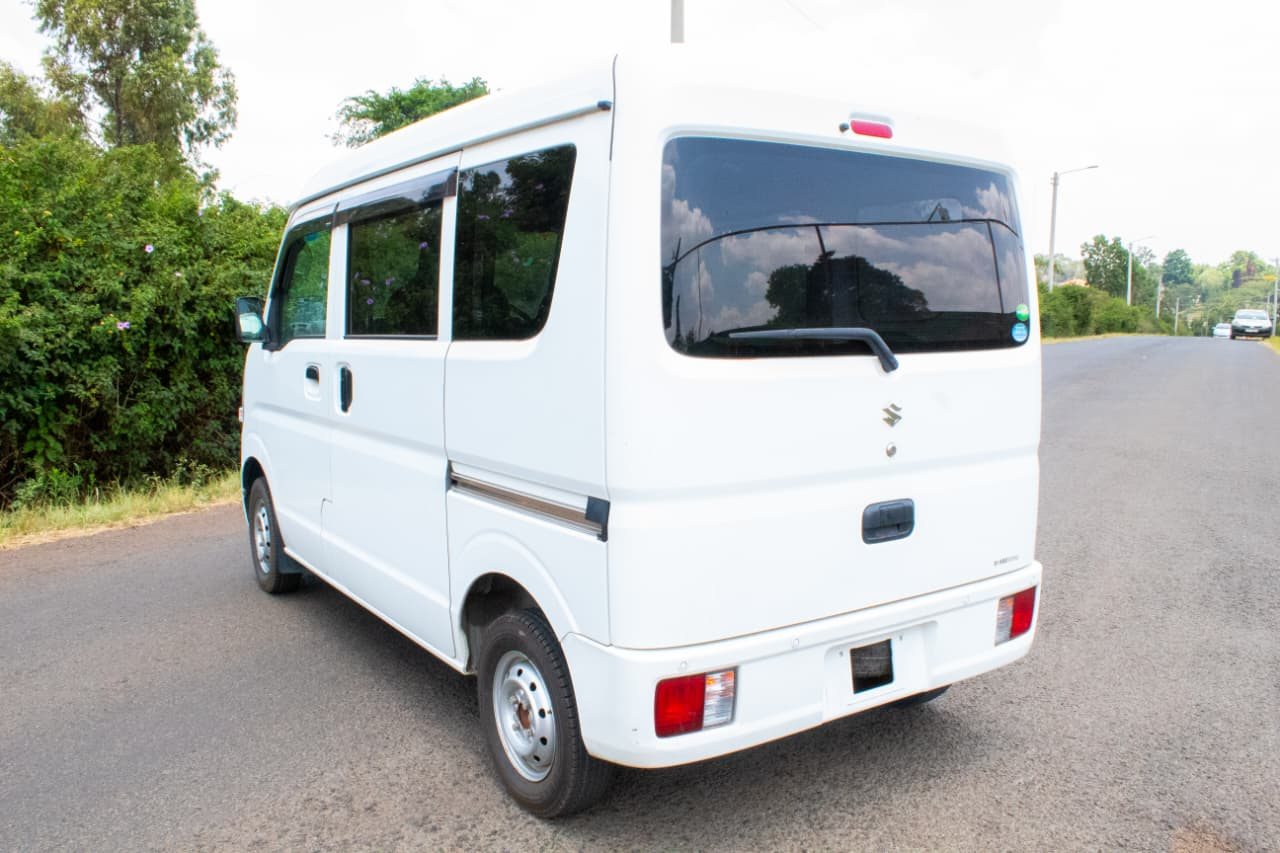 Vehicle photo thumbnail 9