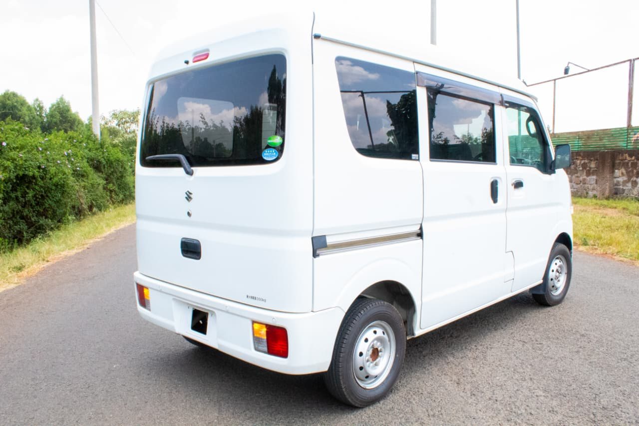 Vehicle photo thumbnail 10